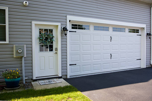 24/7 Emergency Garage Door Panel Replacement experts in Benton County County, TN